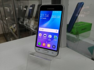 Мобильный телефон Samsung Galaxy J1 2016 8GB