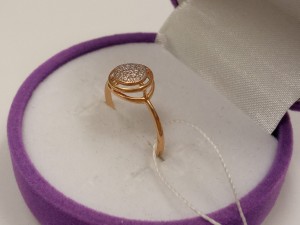 Кольцо с камнем золотое