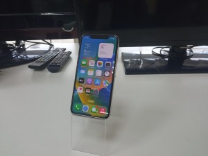 Мобильный телефон iPhone X 64GB