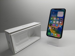 Мобильный телефон iPhone 11 64GB