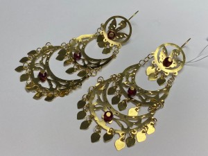 Серьги с камнями красными золотые