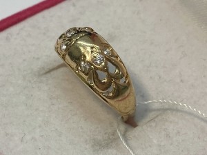Кольцо с камнями золотое