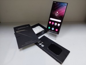 Мобильный телефон Samsung S22 ultra 12/256GB