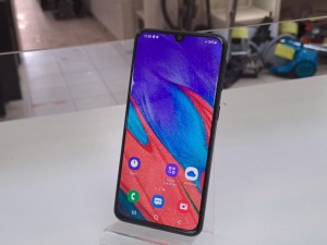 Мобильный телефон Samsung Galaxy A40 4/64GB