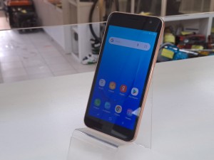 Мобильный телефон Samsung Galaxy J2 Core 1/8GB