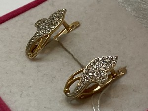 Серьги с камнями золотые