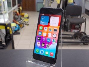 Мобильный телефон iPhone SE 2020 64GB
