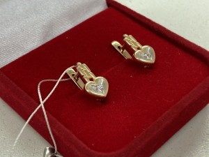 Серьги с камнями золотые