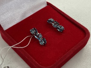 Серьги с камнями золотые