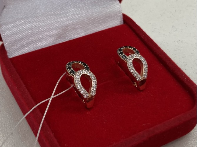 Серьги с камнями золотые