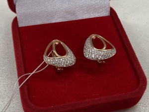 Серьги с камнями золотые