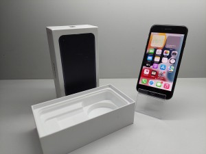 Мобильный телефон iPhone 8 64GB