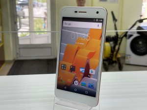 Мобильный телефон wileyfox spark 2/8GB