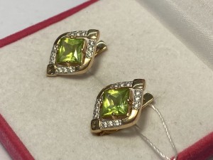 Серьги с камнями золотые