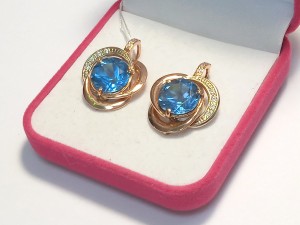 Серьги с камнями золотые