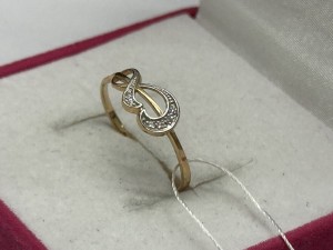 Кольцо с камнями золотое