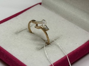 Кольцо с камнями золотое