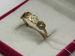 Кольцо с камнями золотое