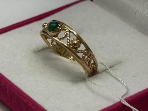 Кольцо с камнями золотое