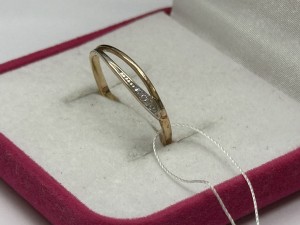 Кольцо с камнями золотое