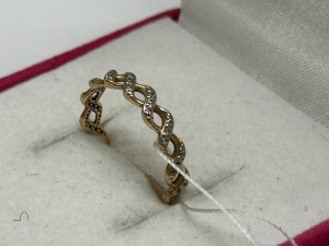 Кольцо с камнями золотое