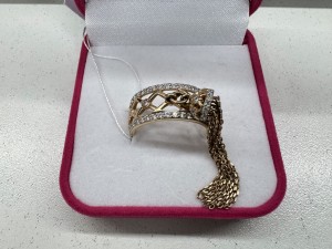 Кольцо с камнями золотое