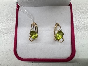 Серьги с камнями бриллиант золотые