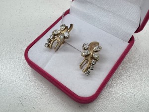 Серьги с камнями золотые