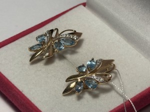 Серьги с камнями золотые