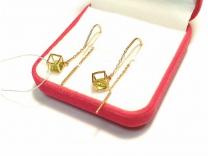 Серьги с камнями золотые