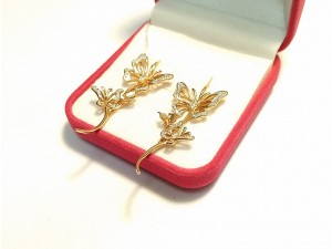 Серьги с камнями золотые