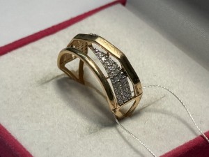 Кольцо с камнями золотое
