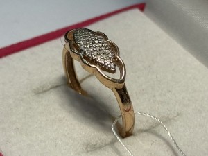 Кольцо с камнями золотое