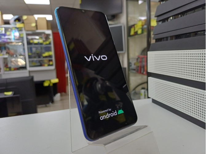 Мобильный телефон vivo v2027 4/64