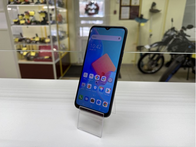Мобильный телефон Tecno Spark 8c 4/64