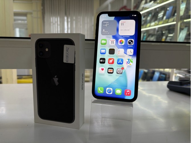 Мобильный телефон Apple iPhone 11 4/64GB