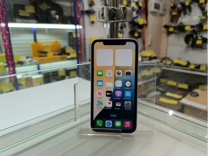 Мобильный телефон Apple iPhone Xr 64GB