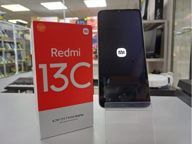 Мобильный телефон Xiaomi, Redmi 13C, 256 ГБ, белый