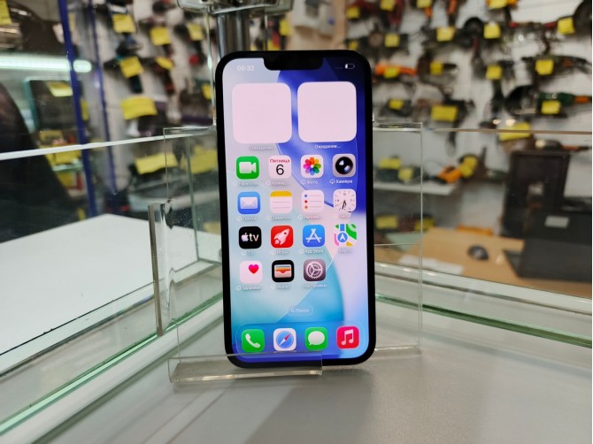 Мобильный телефон Apple iPhone 13 128 ГБ