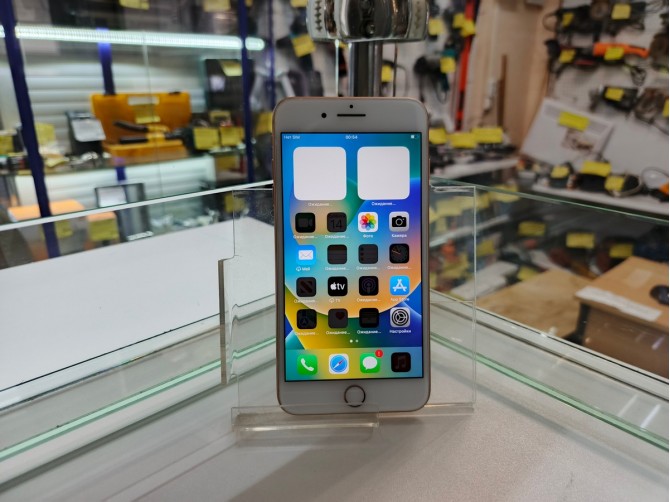 Мобильный телефон iPhone 8 Plus 64 ГБ