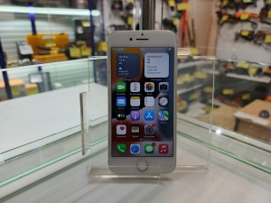 Мобильный телефон iPhone 7 32 ГБ