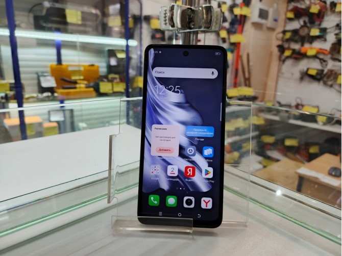 Мобильный телефон TECNO Spark 20 8\256