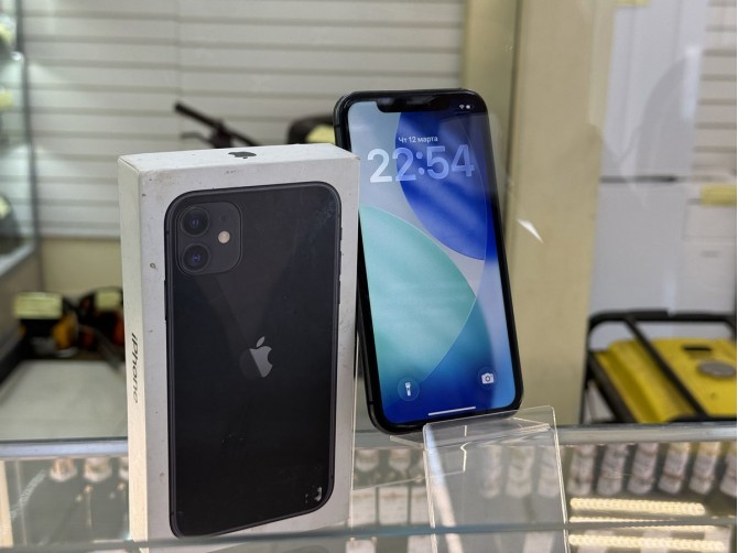 Мобильный телефон Apple iPhone 11 4/128