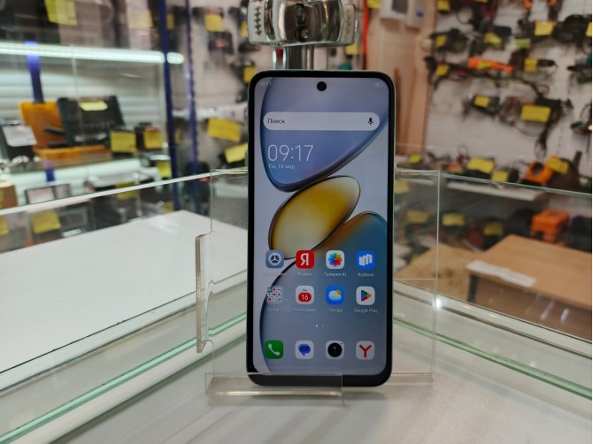 Мобильный телефон TECNO Spark Go 1 4\128