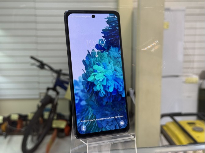 Мобильный телефон Samsung Galaxy S20FE 6/128 ГБ