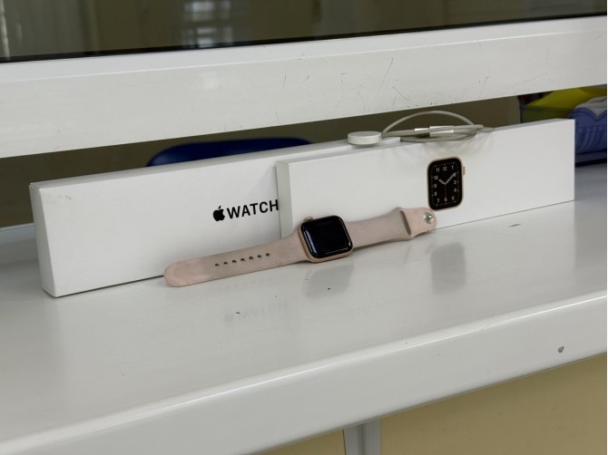 Часы Apple watch se A2351