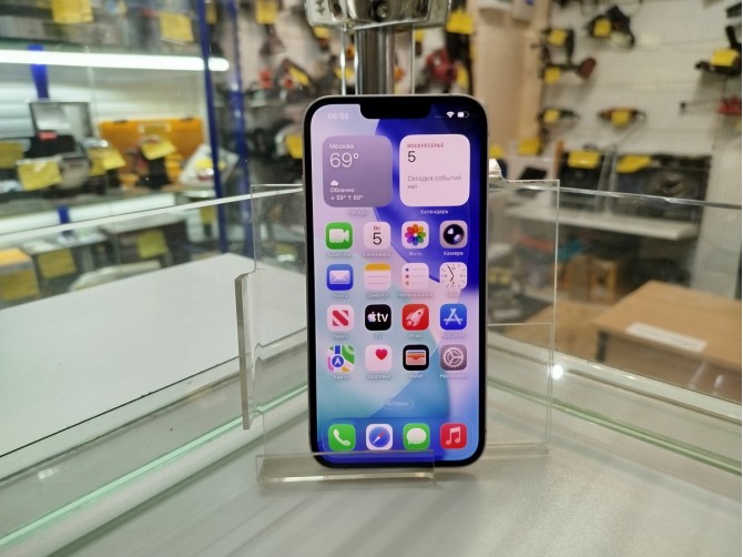 Мобильный телефон iPhone 13 128 ГБ