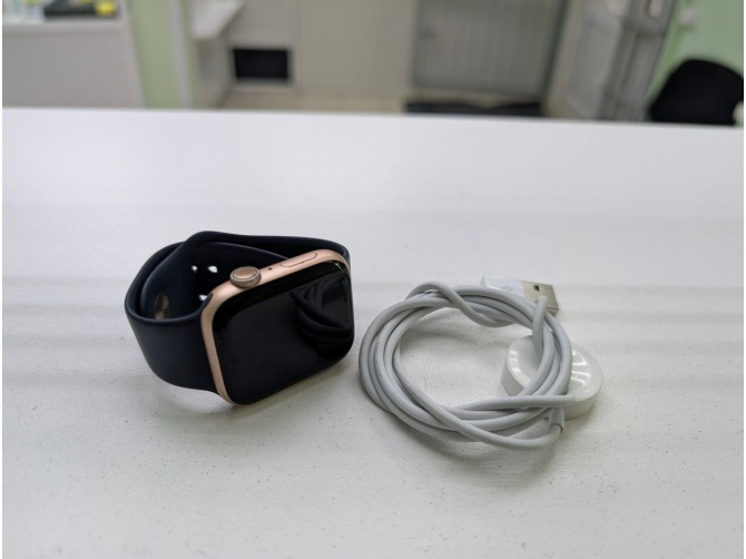 Смарт-часы Apple Watch 4 44мм
