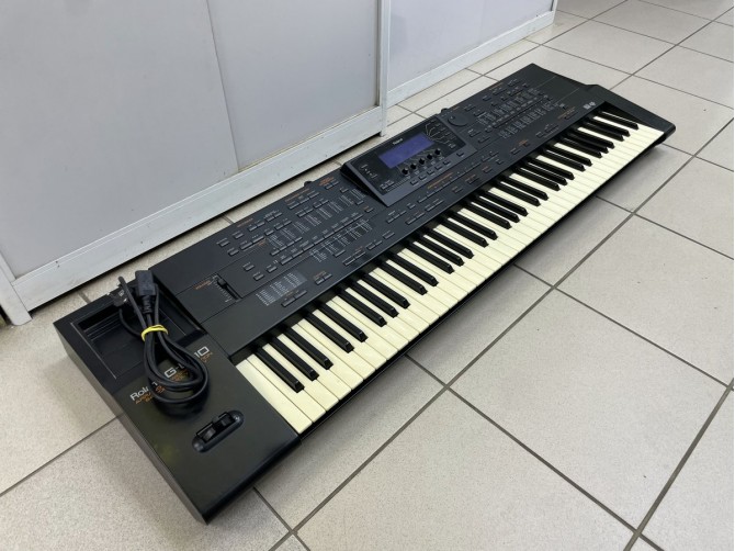 Синтезатор Roland G 800