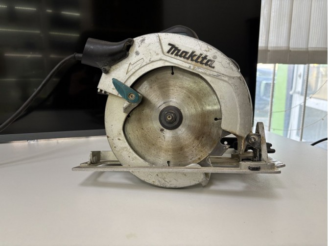 Циркулярная пила HS7600